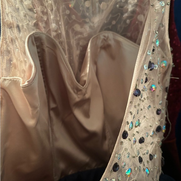 Elegant Sleeveless Dress with Embellished Bodice - Picture 7 of 7